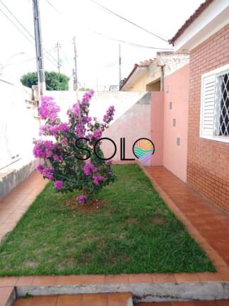Imagem Casa com 3 Quartos à Venda, 262 m² em Centro - Araraquara Imagem Casa com 3 Quartos à Venda, 262 m² em Centro - Araraquara