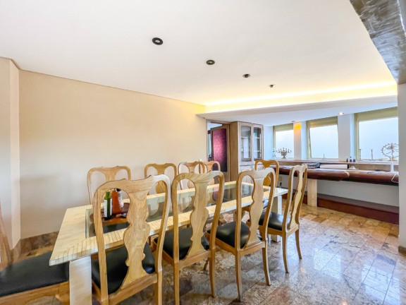 Imagem Apartamento com 3 Quartos à Venda, 240 m² em Moinhos De Vento - Porto Alegre