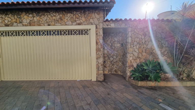 Casa com 3 Quartos à Venda,  em Prolongamento Jardim Angela Rosa - Franca