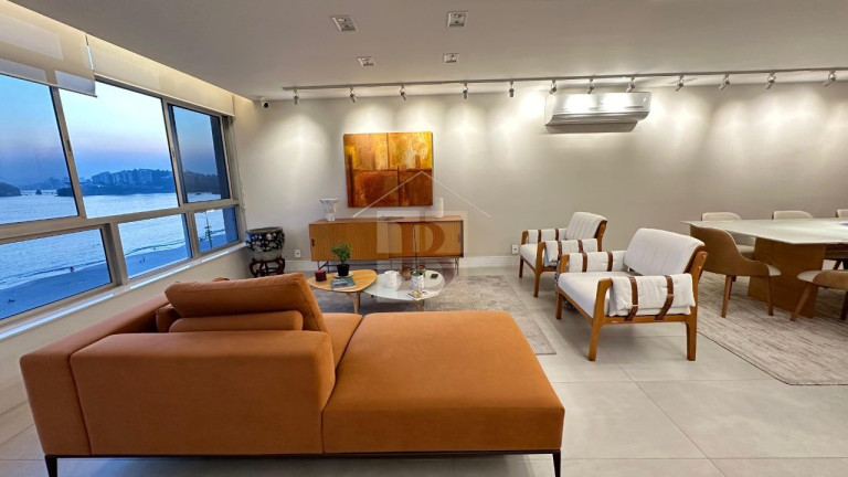 Imagem Imóvel com 4 Quartos à Venda, 250 m² em Icaraí - Niterói Imagem Imóvel com 4 Quartos à Venda, 250 m² em Icaraí - Niterói