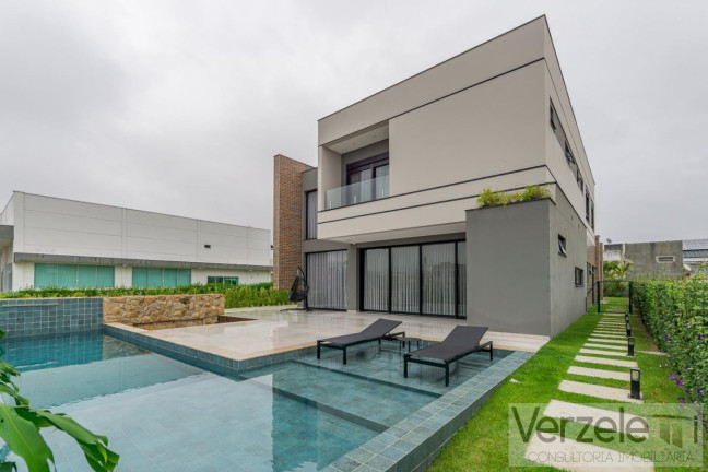 Imagem Casa com 4 Quartos à Venda, 390 m² em Centro - Camboriú Imagem Casa com 4 Quartos à Venda, 390 m² em Centro - Camboriú