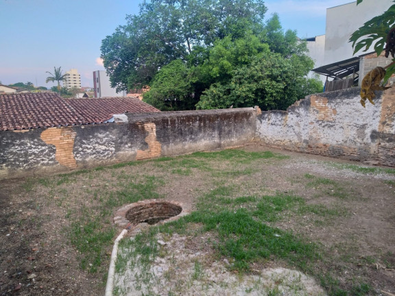 Casa com 3 Quartos para Alugar, 350 m² em Centro - Pindamonhangaba