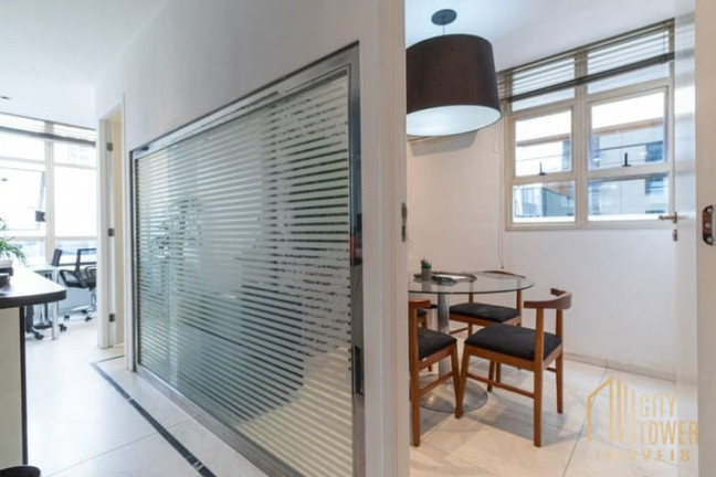 Sala Comercial à Venda, 32 m² em Cerqueira César - São Paulo