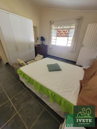 Imagem Chácara com 4 Quartos à Venda, 240 m²