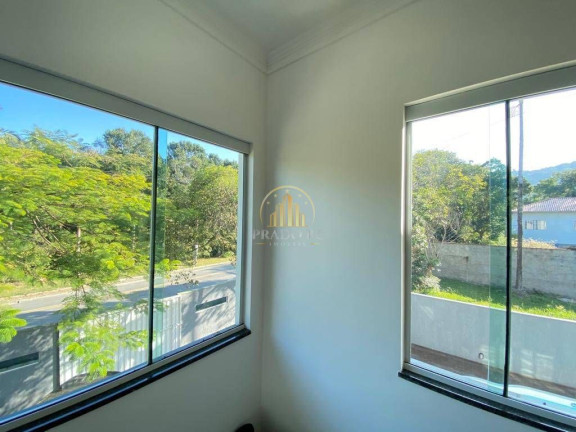 Imagem Casa com 3 Quartos à Venda, em Balneário Camboriú Imagem Casa com 3 Quartos à Venda, em Balneário Camboriú