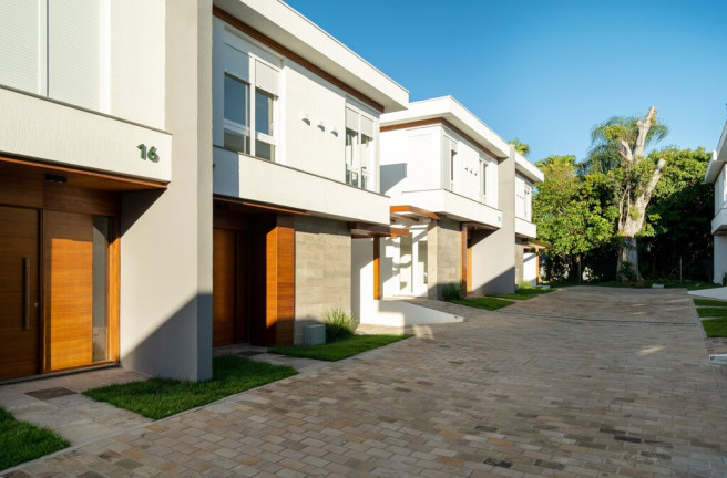 Imagem Casa de Condomínio com 3 Quartos à Venda, 255 m² em Teresópolis - Porto Alegre