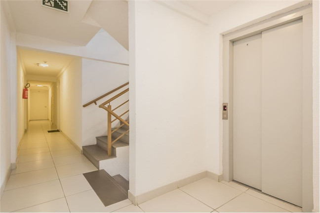 Imagem Imóvel com 2 Quartos à Venda,  em Passo Da Areia - Porto Alegre
