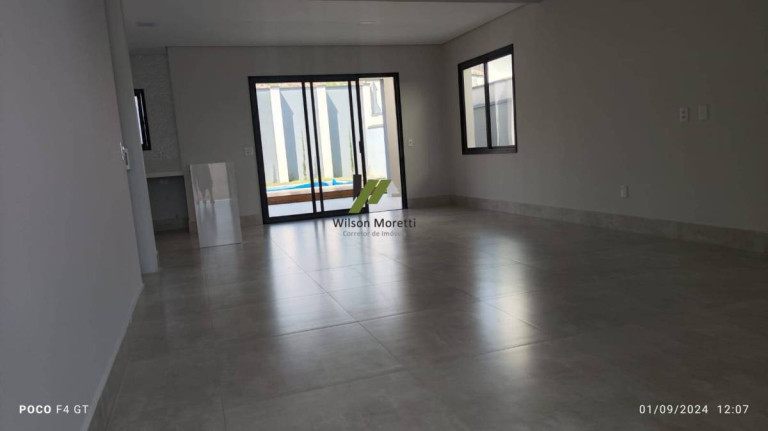 Imagem Casa de Condomínio com 3 Quartos à Venda, 240 m²