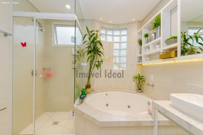 Imagem Casa com 4 Quartos à Venda, 200 m² em Jardim Das Américas - Curitiba Imagem Casa com 4 Quartos à Venda, 200 m² em Jardim Das Américas - Curitiba