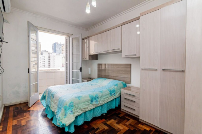 Imagem Imóvel com 3 Quartos à Venda, 70 m² em Centro Histórico - Porto Alegre Imagem Imóvel com 3 Quartos à Venda, 70 m² em Centro Histórico - Porto Alegre