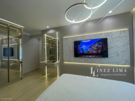 Imagem Apartamento com 4 Quartos à Venda, 181 m² em Meia Praia