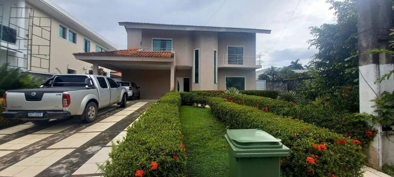 Casa com 3 Quartos para Alugar,  em Ponta Negra - Manaus