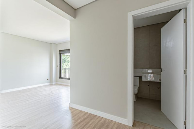 Imagem Sobrado com 1 Quarto à Venda, 170 m² em Santa Cândida - Curitiba