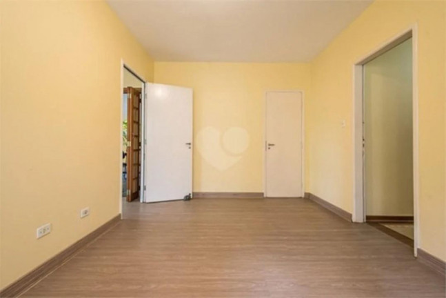 Imagem Casa com 6 Quartos à Venda, 202 m² Imagem Casa com 6 Quartos à Venda, 202 m²