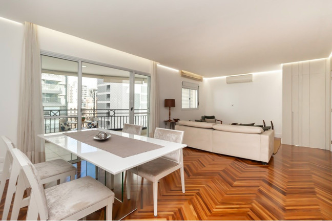 Apartamento com 2 Quartos à Venda, 126 m² em Moema - São Paulo