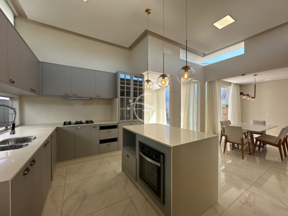 Imagem Casa com 3 Quartos à Venda, 250 m² em Glória - Joinville Imagem Casa com 3 Quartos à Venda, 250 m² em Glória - Joinville