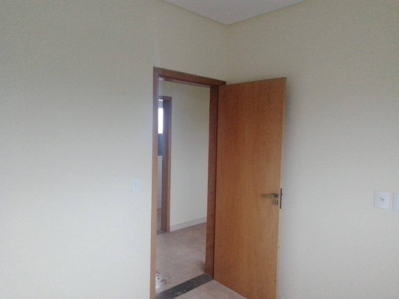 Imagem Sobrado com 3 Quartos para Alugar,  em Arapongas