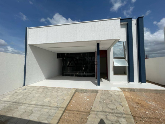 Casa com 3 Quartos à Venda,  em Mossoró
