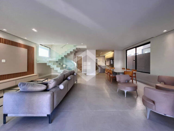 Imagem Casa com 6 Quartos à Venda, 350 m² em Barra Da Tijuca - Rio De Janeiro Imagem Casa com 6 Quartos à Venda, 350 m² em Barra Da Tijuca - Rio De Janeiro