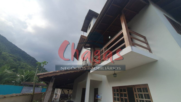 Casa com 4 Quartos à Venda,  em Caraguatatuba