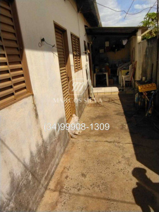 Imagem Casa com 3 Quartos à Venda, 250 m² em Santa Mônica - Uberlândia