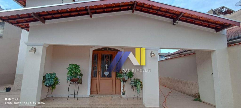 Imagem Casa com 3 Quartos à Venda, 265 m² em Centro - Pouso Alegre Imagem Casa com 3 Quartos à Venda, 265 m² em Centro - Pouso Alegre