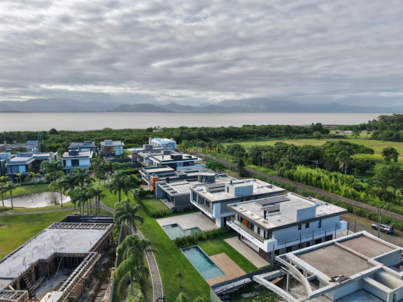 Imagem Casa com 5 Quartos à Venda, 384 m² em Condominio Capao Ilhas Resort - Capão Da Canoa Imagem Casa com 5 Quartos à Venda, 384 m² em Condominio Capao Ilhas Resort - Capão Da Canoa