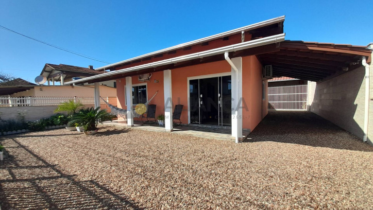 Casa com 3 Quartos à Venda, 286 m² em Meia Praia - Navegantes