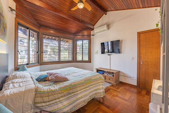 Imagem Casa com 4 Quartos à Venda, 269 m² em Chácara Das Pedras - Porto Alegre Imagem Casa com 4 Quartos à Venda, 269 m² em Chácara Das Pedras - Porto Alegre