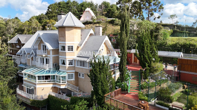 Casa com 5 Quartos à Venda, 800 m² em Região Do Alto Do Capivari - Campos Do Jordão