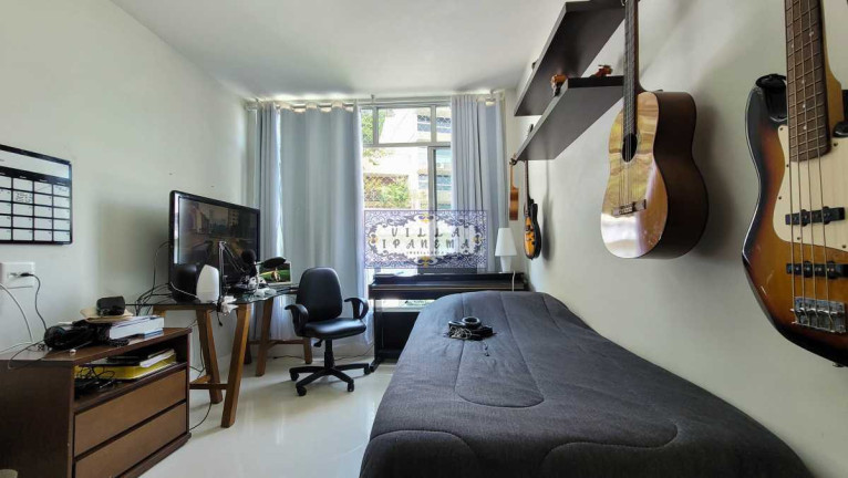 Imagem Apartamento com 3 Quartos à Venda, 130 m² em Lagoa - Rio De Janeiro Imagem Apartamento com 3 Quartos à Venda, 130 m² em Lagoa - Rio De Janeiro