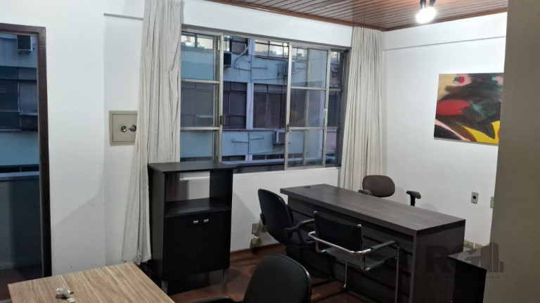 Imagem Sala Comercial à Venda, 35 m² em Centro Histórico - Porto Alegre Imagem Sala Comercial à Venda, 35 m² em Centro Histórico - Porto Alegre