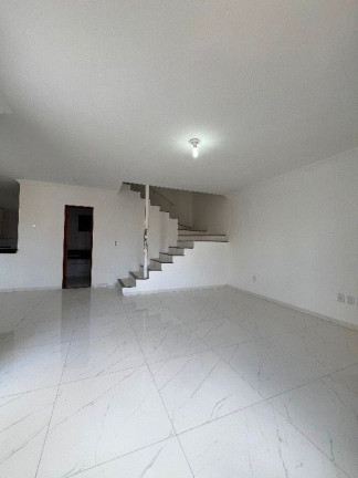Imagem Casa com 3 Quartos à Venda, 270 m² em Maraponga - Fortaleza Imagem Casa com 3 Quartos à Venda, 270 m² em Maraponga - Fortaleza