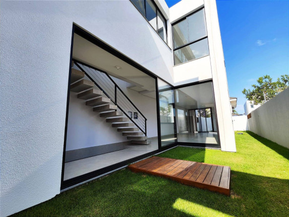 Imagem Casa com 3 Quartos à Venda, em Campeche - Florianópolis Imagem Casa com 3 Quartos à Venda, em Campeche - Florianópolis