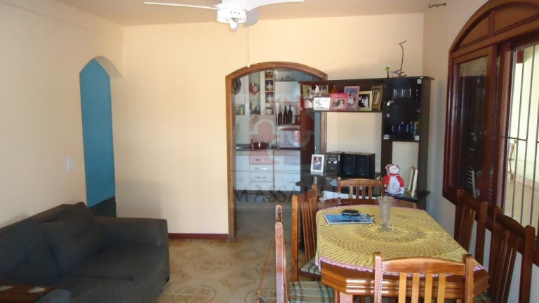 Imagem Casa com 3 Quartos à Venda, 190 m² em Medianeira - Porto Alegre