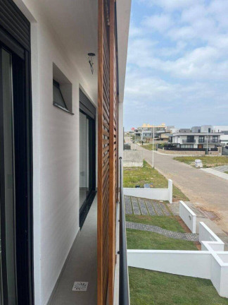 Imagem Casa com 3 Quartos à Venda,  em Rio Tavares - Florianópolis