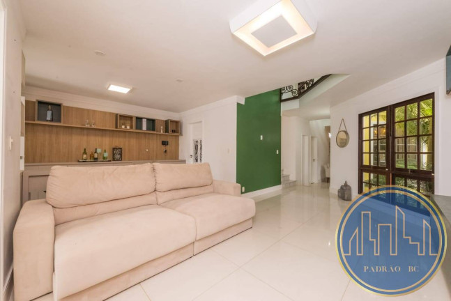 Imagem Casa com 3 Quartos para Alugar, 350 m² em Praia Das Taquaras - Balneário Camboriú Imagem Casa com 3 Quartos para Alugar, 350 m² em Praia Das Taquaras - Balneário Camboriú