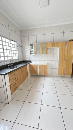 Imagem Casa com 3 Quartos à Venda, 270 m²