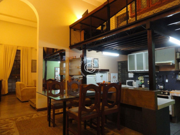 Imagem Casa com 4 Quartos à Venda, 231 m² em Centro - Santa Maria