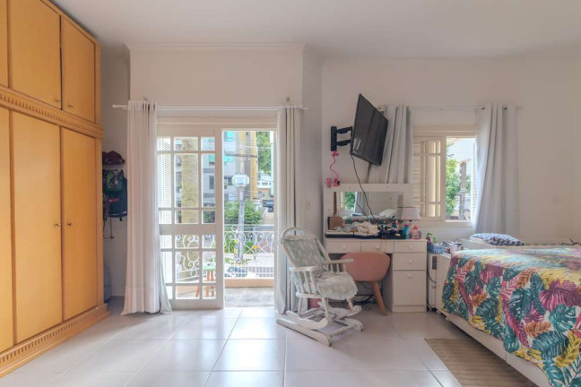 Imagem Casa com 3 Quartos à Venda, 377 m² em Higienópolis - Porto Alegre Imagem Casa com 3 Quartos à Venda, 377 m² em Higienópolis - Porto Alegre