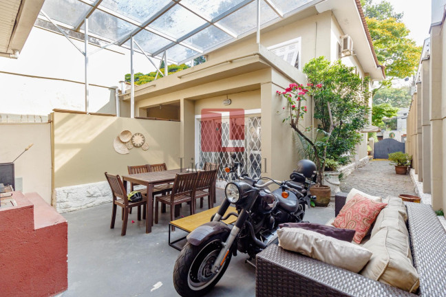 Imagem Casa com 3 Quartos à Venda, 220 m² em Jardim Paulistano - São Paulo Imagem Casa com 3 Quartos à Venda, 220 m² em Jardim Paulistano - São Paulo