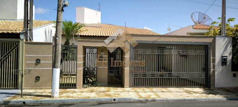 Casa com 3 Quartos à Venda, 250 m² em São Carlos