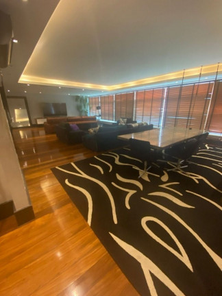 Imagem Imóvel com 3 Quartos à Venda, 280 m² em Copacabana - Rio De Janeiro Imagem Imóvel com 3 Quartos à Venda, 280 m² em Copacabana - Rio De Janeiro