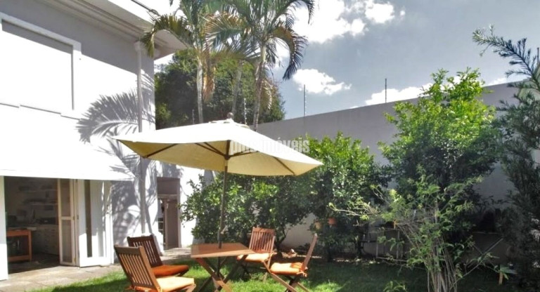 Imagem Casa com 5 Quartos à Venda, 320 m² em Jardim Guedala - São Paulo