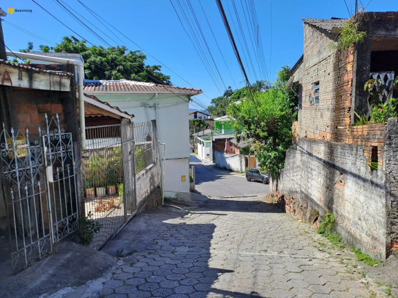 Imagem Casa com 8 Quartos à Venda, 295 m² em Agronômica - Florianopolis Imagem Casa com 8 Quartos à Venda, 295 m² em Agronômica - Florianopolis