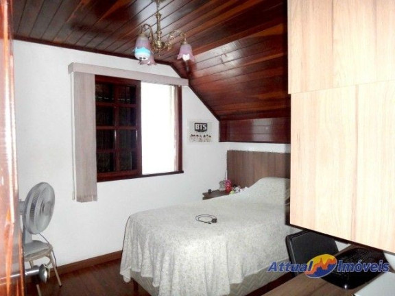 Imagem Casa com 4 Quartos à Venda, 233 m² em Fazendinha - Teresópolis