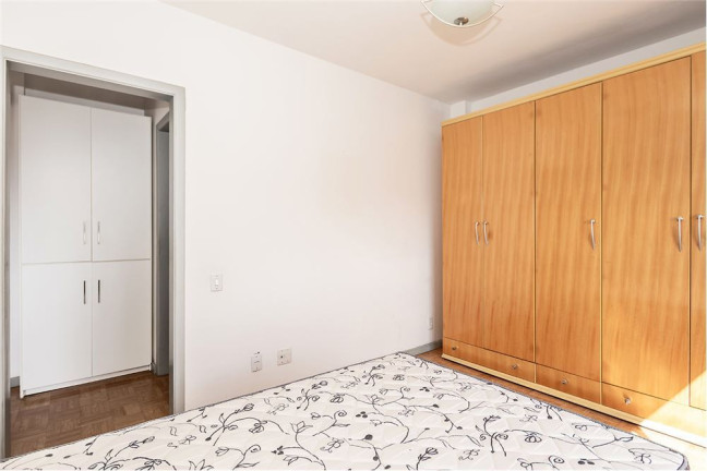 Imagem Imóvel com 1 Quarto à Venda, em São João - Porto Alegre Imagem Imóvel com 1 Quarto à Venda, em São João - Porto Alegre