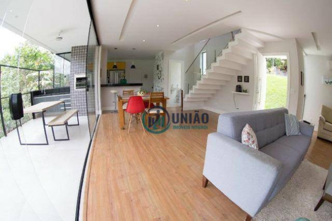 Imagem Casa com 3 Quartos à Venda, 350 m² em Pendotiba - Niterói