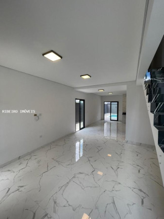 Imagem Casa com 3 Quartos à Venda, 150 m² em Villas Do Jaguari - Santana De Parnaíba Imagem Casa com 3 Quartos à Venda, 150 m² em Villas Do Jaguari - Santana De Parnaíba