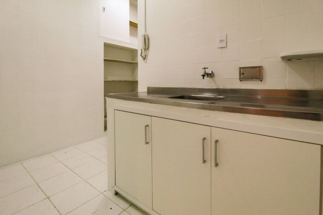 Imagem Imóvel com 3 Quartos à Venda, 110 m² em Copacabana - Rio De Janeiro Imagem Imóvel com 3 Quartos à Venda, 110 m² em Copacabana - Rio De Janeiro
